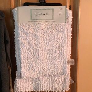 - 2 Chenille Bath Rugs